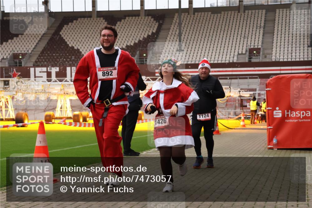 08.12.2024 - St. Pauli X-Mass-Run No. 14 Yannick Fuchs http://msf.ph/oto/7473057 08.12.2024 10:07:18 Ziel 129, 165, 892, 1007, 1124, 1426, 1720, 2099, 2208, 2843, 2861, 2888, 3153, 3338, 3342 meine-sportfotos.de