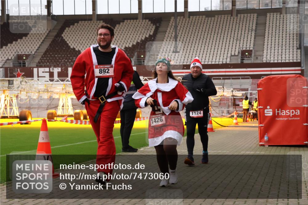 08.12.2024 - St. Pauli X-Mass-Run No. 14 Yannick Fuchs http://msf.ph/oto/7473060 08.12.2024 10:07:18 Ziel 129, 165, 892, 1007, 1124, 1426, 1720, 2099, 2208, 2843, 2861, 2888, 3153, 3338, 3342 meine-sportfotos.de