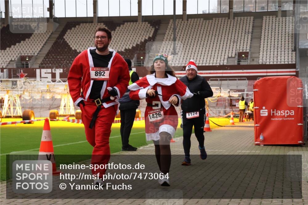 08.12.2024 - St. Pauli X-Mass-Run No. 14 Yannick Fuchs http://msf.ph/oto/7473064 08.12.2024 10:07:18 Ziel 129, 165, 892, 1007, 1124, 1426, 1720, 2099, 2208, 2843, 2861, 2888, 3153, 3338, 3342 meine-sportfotos.de