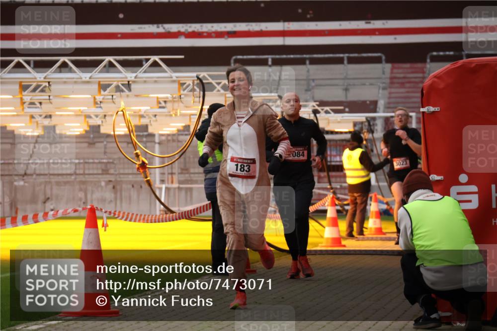 08.12.2024 - St. Pauli X-Mass-Run No. 14 Yannick Fuchs http://msf.ph/oto/7473071 08.12.2024 09:53:26 Ziel 183, 859, 2084, 2844, 3023, 3307 meine-sportfotos.de