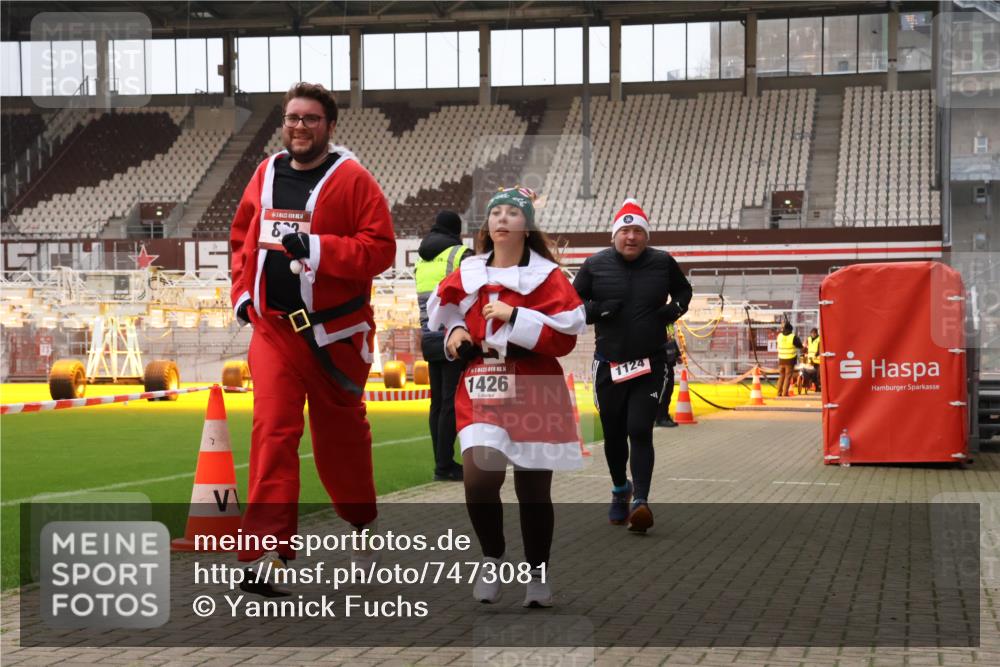 08.12.2024 - St. Pauli X-Mass-Run No. 14 Yannick Fuchs http://msf.ph/oto/7473081 08.12.2024 10:07:18 Ziel 129, 165, 892, 1007, 1124, 1426, 1720, 2099, 2208, 2843, 2861, 2888, 3153, 3338, 3342 meine-sportfotos.de