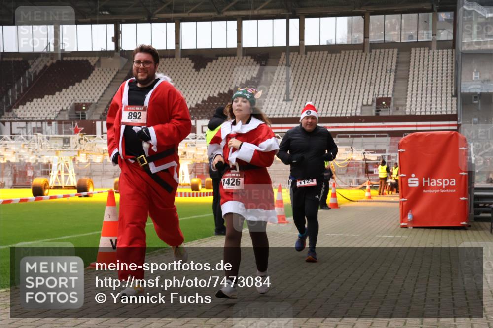 08.12.2024 - St. Pauli X-Mass-Run No. 14 Yannick Fuchs http://msf.ph/oto/7473084 08.12.2024 10:07:18 Ziel 129, 165, 892, 1007, 1124, 1426, 1720, 2099, 2208, 2843, 2861, 2888, 3153, 3338, 3342 meine-sportfotos.de