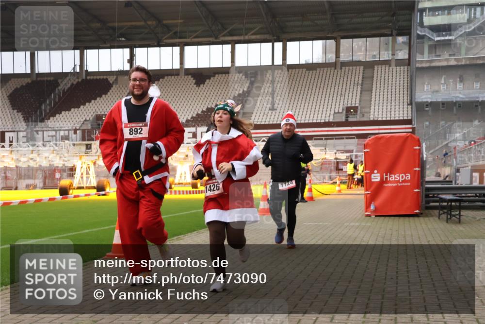08.12.2024 - St. Pauli X-Mass-Run No. 14 Yannick Fuchs http://msf.ph/oto/7473090 08.12.2024 10:07:18 Ziel 129, 165, 892, 1007, 1124, 1426, 1720, 2099, 2208, 2843, 2861, 2888, 3153, 3338, 3342 meine-sportfotos.de