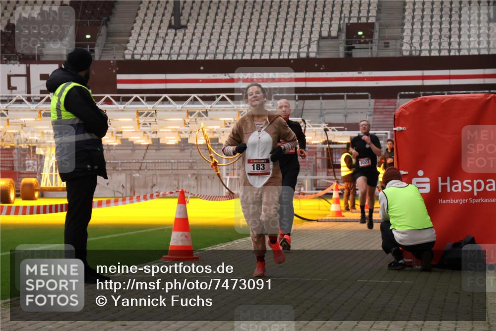 08.12.2024 - St. Pauli X-Mass-Run No. 14 Yannick Fuchs http://msf.ph/oto/7473091 08.12.2024 09:53:27 Ziel 183, 859, 2084, 2844, 3023, 3307 meine-sportfotos.de