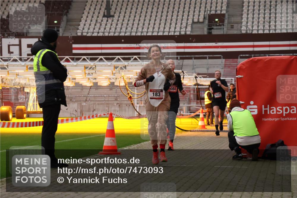08.12.2024 - St. Pauli X-Mass-Run No. 14 Yannick Fuchs http://msf.ph/oto/7473093 08.12.2024 09:53:27 Ziel 183, 859, 2084, 2844, 3023, 3307 meine-sportfotos.de