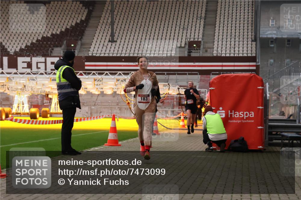08.12.2024 - St. Pauli X-Mass-Run No. 14 Yannick Fuchs http://msf.ph/oto/7473099 08.12.2024 09:53:28 Ziel 183, 859, 1818, 2084, 2844, 3023, 3307 meine-sportfotos.de