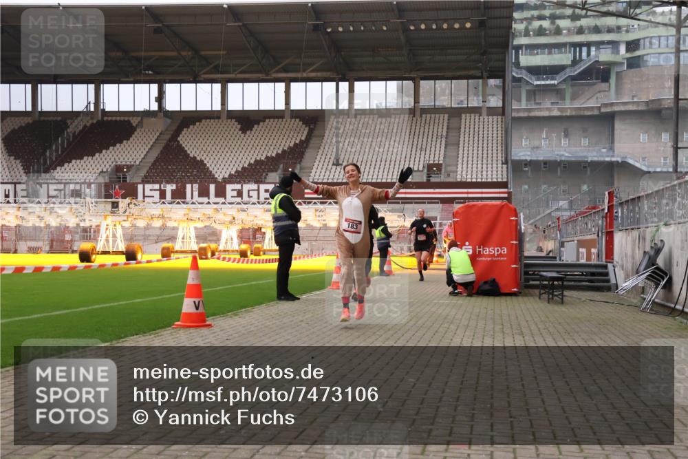 08.12.2024 - St. Pauli X-Mass-Run No. 14 Yannick Fuchs http://msf.ph/oto/7473106 08.12.2024 09:53:29 Ziel 183, 859, 1818, 2084, 2844, 3023, 3307 meine-sportfotos.de