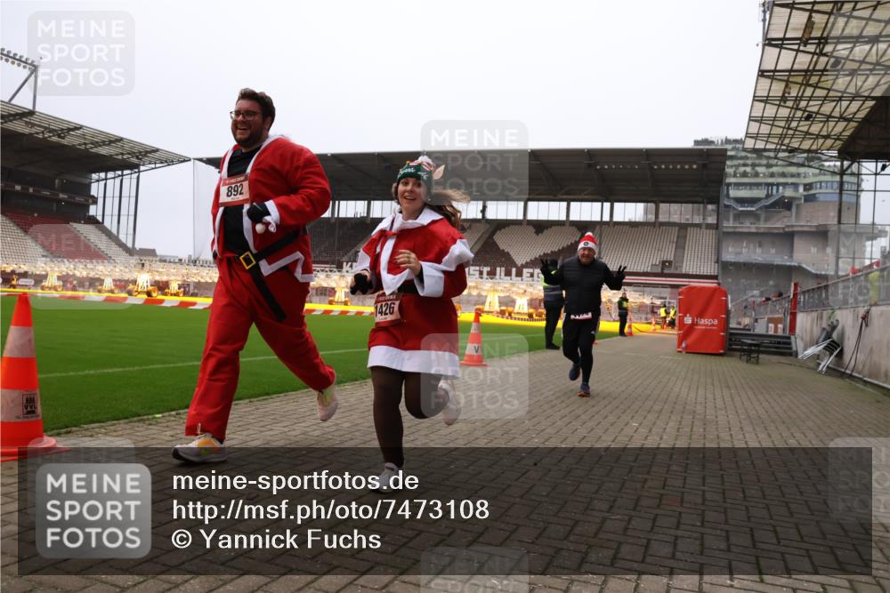 08.12.2024 - St. Pauli X-Mass-Run No. 14 Yannick Fuchs http://msf.ph/oto/7473108 08.12.2024 10:07:20 Ziel 129, 165, 892, 1007, 1124, 1426, 1720, 2099, 2208, 2843, 2861, 2888, 3153, 3338, 3342 meine-sportfotos.de