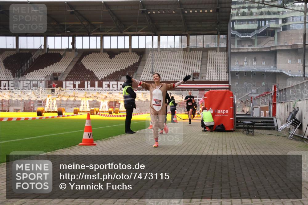 08.12.2024 - St. Pauli X-Mass-Run No. 14 Yannick Fuchs http://msf.ph/oto/7473115 08.12.2024 09:53:29 Ziel 183, 859, 1818, 2084, 2844, 3023, 3307 meine-sportfotos.de