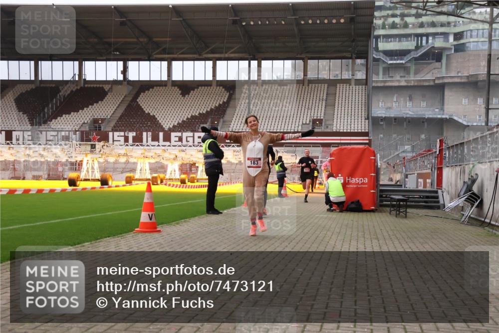08.12.2024 - St. Pauli X-Mass-Run No. 14 Yannick Fuchs http://msf.ph/oto/7473121 08.12.2024 09:53:29 Ziel 183, 859, 1818, 2084, 2844, 3023, 3307 meine-sportfotos.de