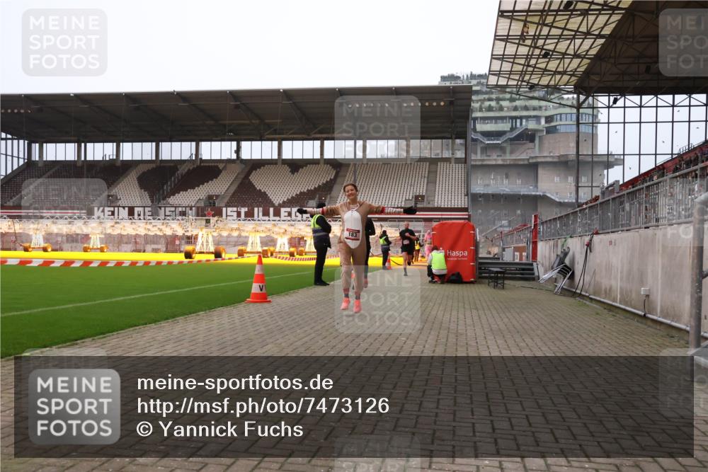 08.12.2024 - St. Pauli X-Mass-Run No. 14 Yannick Fuchs http://msf.ph/oto/7473126 08.12.2024 09:53:30 Ziel 183, 859, 1818, 2084, 2844, 3023, 3307 meine-sportfotos.de