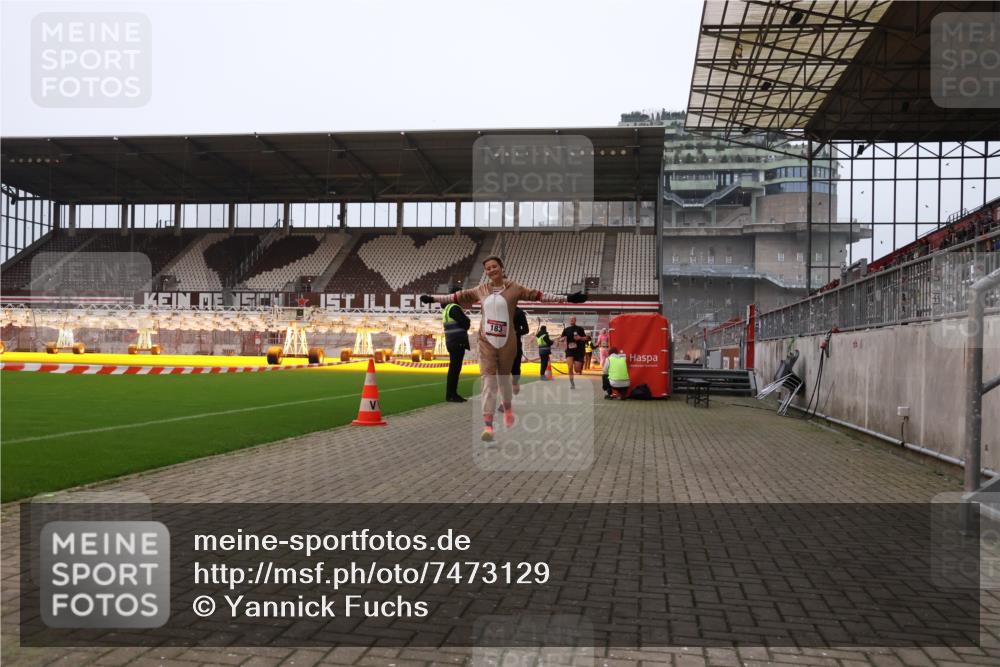 08.12.2024 - St. Pauli X-Mass-Run No. 14 Yannick Fuchs http://msf.ph/oto/7473129 08.12.2024 09:53:30 Ziel 183, 859, 1818, 2084, 2844, 3023, 3307 meine-sportfotos.de