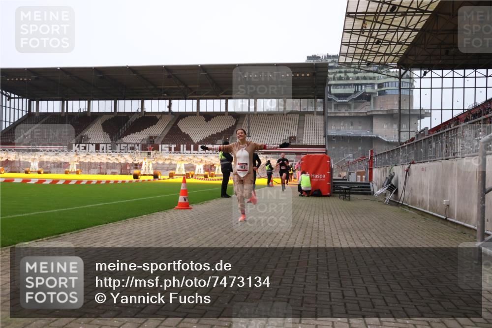 08.12.2024 - St. Pauli X-Mass-Run No. 14 Yannick Fuchs http://msf.ph/oto/7473134 08.12.2024 09:53:30 Ziel 183, 859, 1818, 2084, 2844, 3023, 3307 meine-sportfotos.de