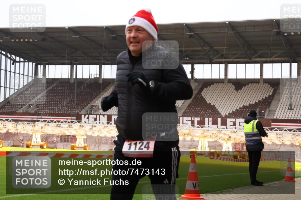 08.12.2024 - St. Pauli X-Mass-Run No. 14 Yannick Fuchs http://msf.ph/oto/7473143 08.12.2024 10:07:21 Ziel 129, 165, 892, 1007, 1124, 1426, 1720, 2099, 2208, 2861, 3153, 3338, 3342 meine-sportfotos.de