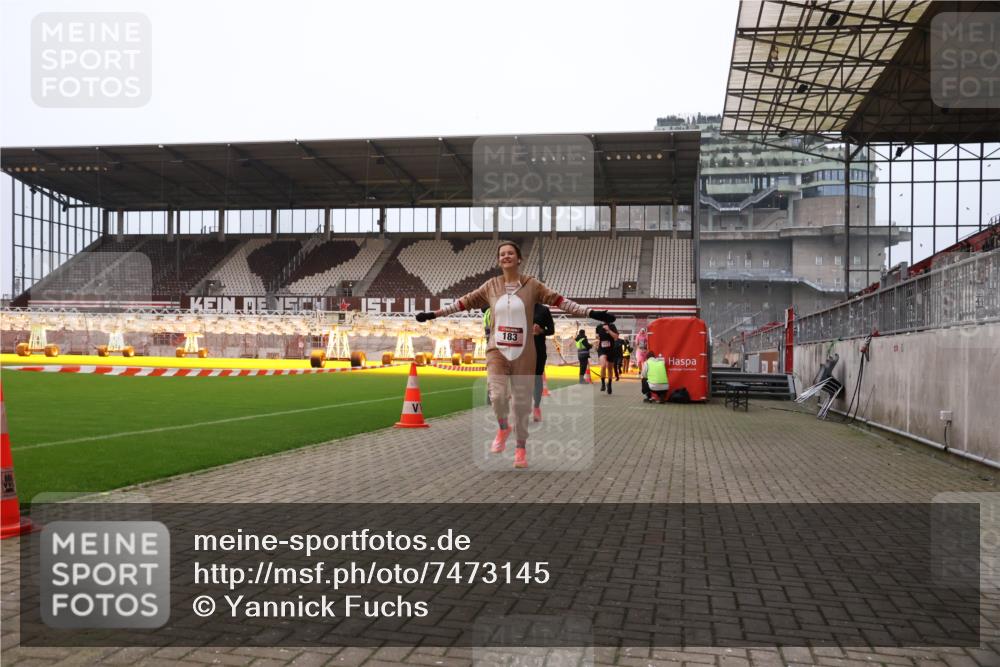 08.12.2024 - St. Pauli X-Mass-Run No. 14 Yannick Fuchs http://msf.ph/oto/7473145 08.12.2024 09:53:30 Ziel 183, 859, 1818, 2084, 2844, 3023, 3307 meine-sportfotos.de