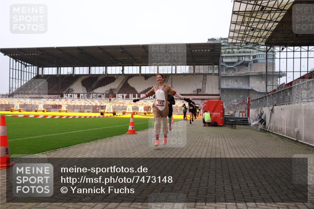 08.12.2024 - St. Pauli X-Mass-Run No. 14 Yannick Fuchs http://msf.ph/oto/7473148 08.12.2024 09:53:31 Ziel 183, 859, 1818, 2084, 2844, 3023 meine-sportfotos.de