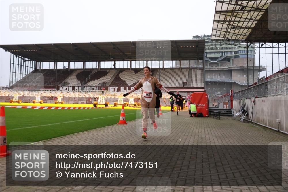 08.12.2024 - St. Pauli X-Mass-Run No. 14 Yannick Fuchs http://msf.ph/oto/7473151 08.12.2024 09:53:31 Ziel 183, 859, 1818, 2084, 2844, 3023 meine-sportfotos.de