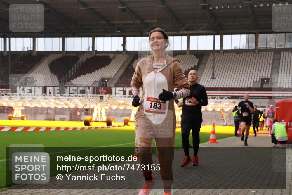08.12.2024 - St. Pauli X-Mass-Run No. 14 Yannick Fuchs http://msf.ph/oto/7473155 08.12.2024 09:53:31 Ziel 183, 859, 1818, 2084, 2844, 3023 meine-sportfotos.de