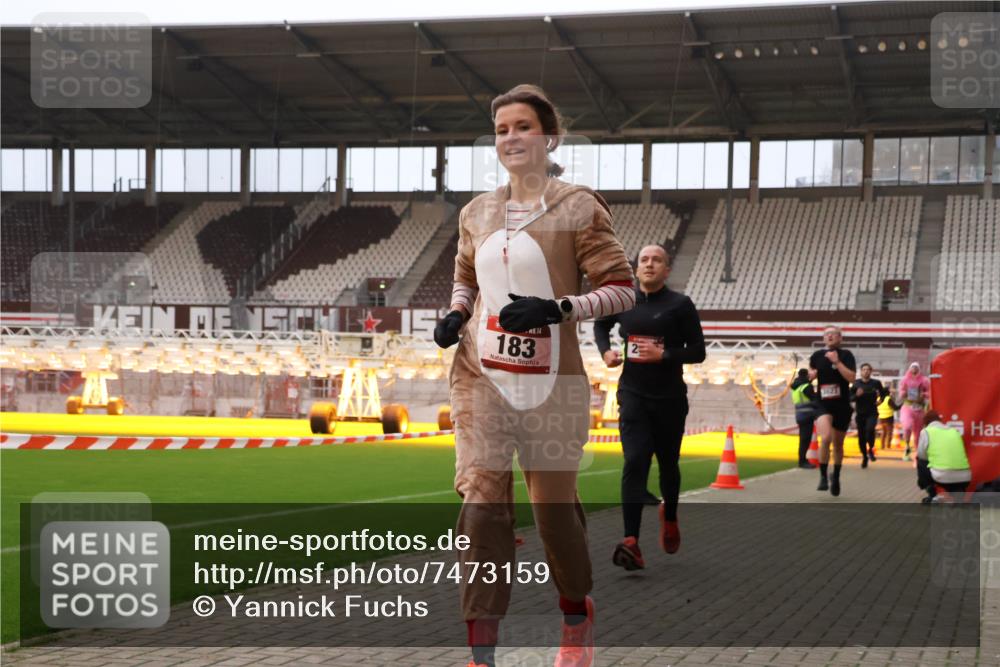 08.12.2024 - St. Pauli X-Mass-Run No. 14 Yannick Fuchs http://msf.ph/oto/7473159 08.12.2024 09:53:31 Ziel 183, 859, 1818, 2084, 2844, 3023 meine-sportfotos.de