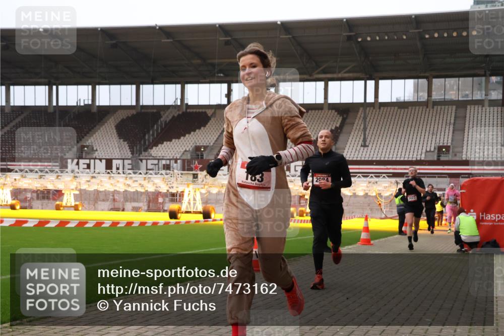 08.12.2024 - St. Pauli X-Mass-Run No. 14 Yannick Fuchs http://msf.ph/oto/7473162 08.12.2024 09:53:31 Ziel 183, 859, 1818, 2084, 2844, 3023 meine-sportfotos.de