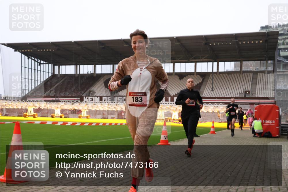 08.12.2024 - St. Pauli X-Mass-Run No. 14 Yannick Fuchs http://msf.ph/oto/7473166 08.12.2024 09:53:32 Ziel 183, 859, 1818, 2084, 2844, 3023 meine-sportfotos.de