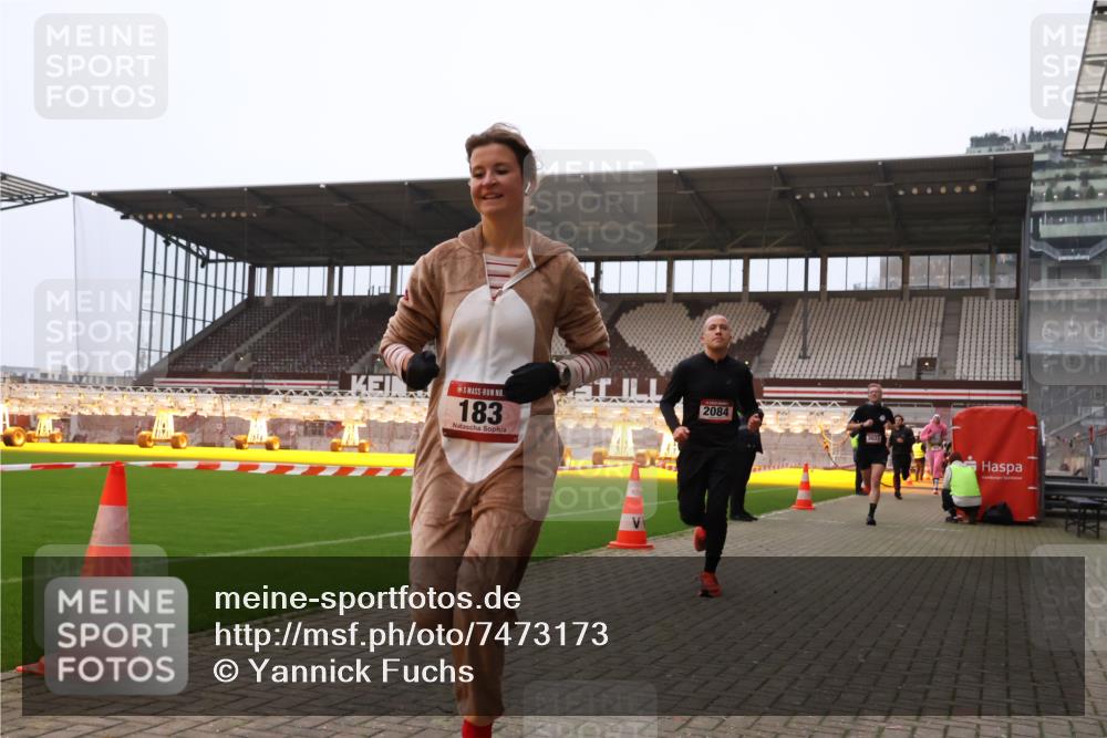 08.12.2024 - St. Pauli X-Mass-Run No. 14 Yannick Fuchs http://msf.ph/oto/7473173 08.12.2024 09:53:32 Ziel 183, 859, 1818, 2084, 2844, 3023 meine-sportfotos.de