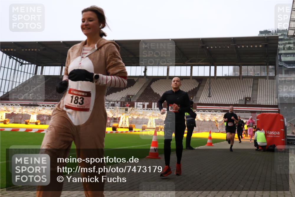 08.12.2024 - St. Pauli X-Mass-Run No. 14 Yannick Fuchs http://msf.ph/oto/7473179 08.12.2024 09:53:32 Ziel 183, 859, 1818, 2084, 2844, 3023 meine-sportfotos.de