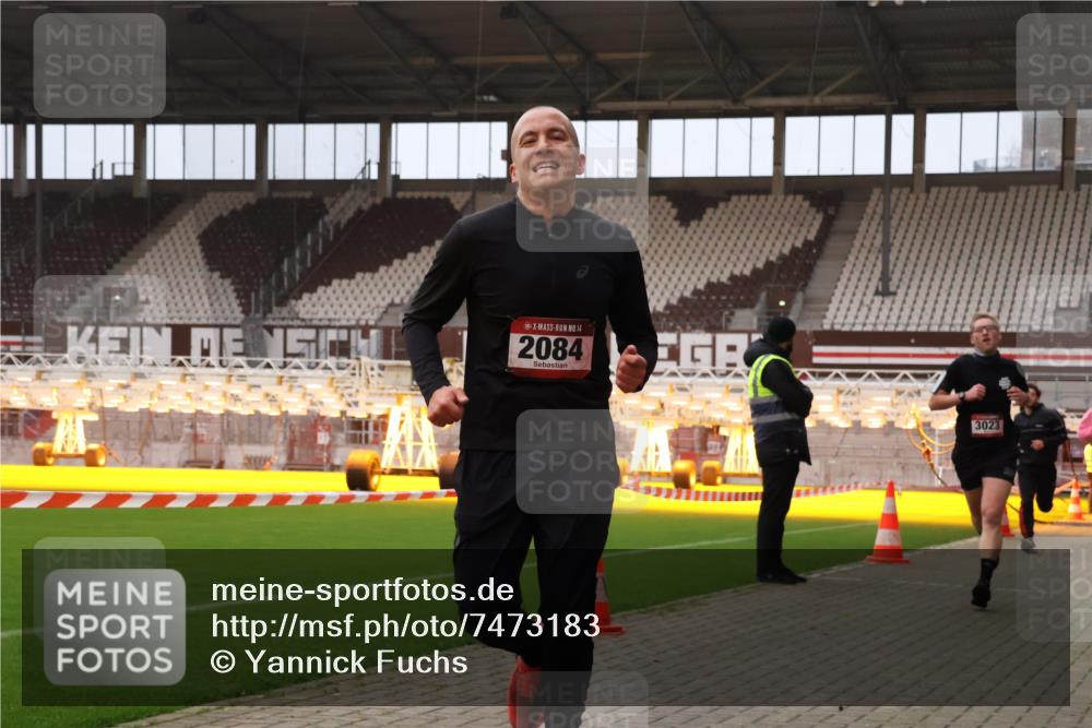 08.12.2024 - St. Pauli X-Mass-Run No. 14 Yannick Fuchs http://msf.ph/oto/7473183 08.12.2024 09:53:32 Ziel 183, 859, 1818, 2084, 2844, 3023 meine-sportfotos.de