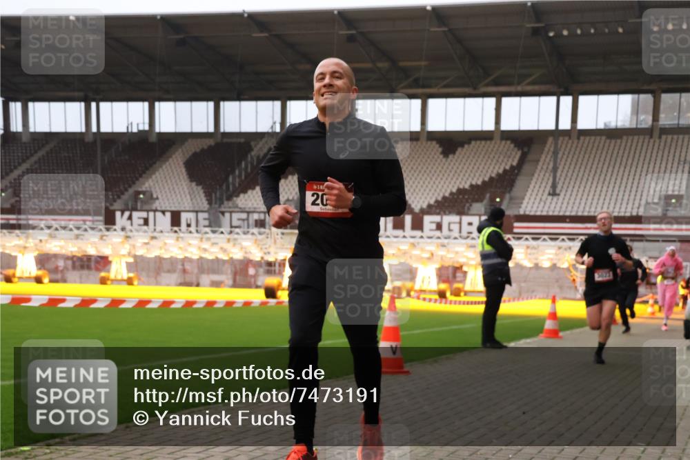 08.12.2024 - St. Pauli X-Mass-Run No. 14 Yannick Fuchs http://msf.ph/oto/7473191 08.12.2024 09:53:33 Ziel 183, 859, 1818, 2084, 2844, 3023 meine-sportfotos.de