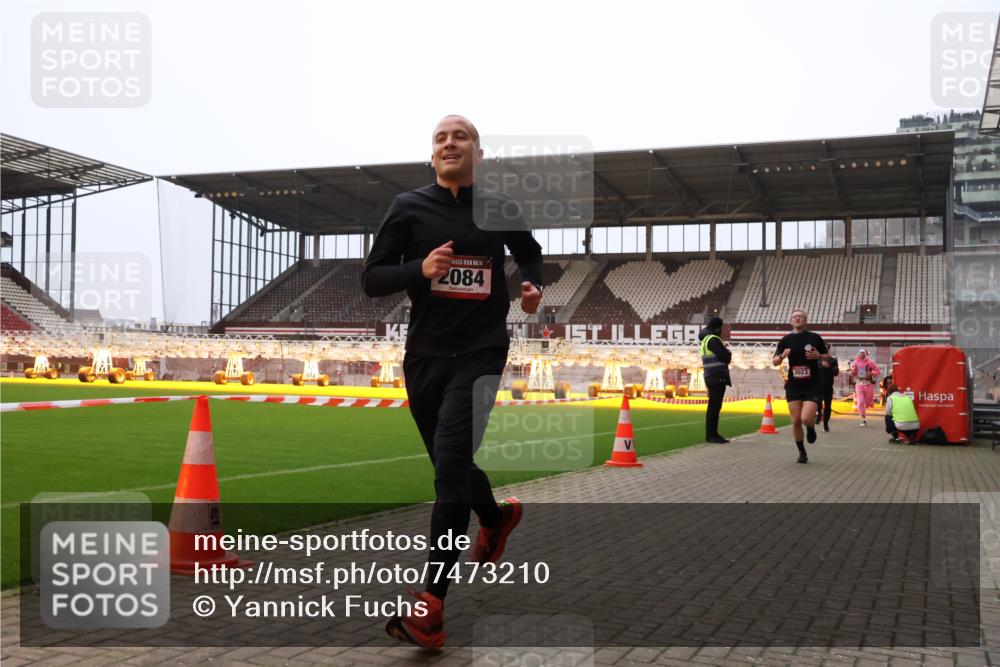 08.12.2024 - St. Pauli X-Mass-Run No. 14 Yannick Fuchs http://msf.ph/oto/7473210 08.12.2024 09:53:33 Ziel 183, 859, 1818, 2084, 2844, 3023 meine-sportfotos.de