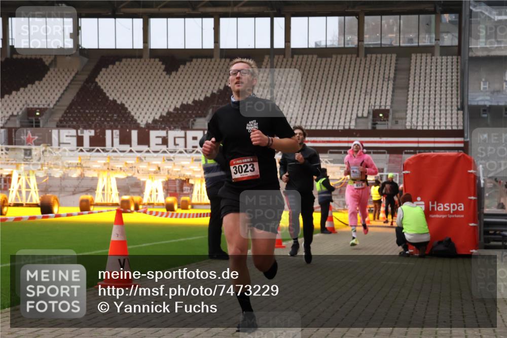 08.12.2024 - St. Pauli X-Mass-Run No. 14 Yannick Fuchs http://msf.ph/oto/7473229 08.12.2024 09:53:34 Ziel 183, 859, 1818, 2084, 2844, 3023 meine-sportfotos.de