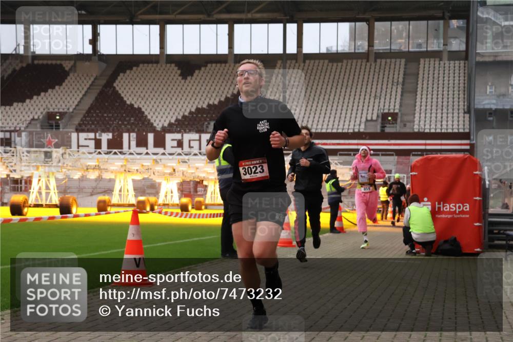 08.12.2024 - St. Pauli X-Mass-Run No. 14 Yannick Fuchs http://msf.ph/oto/7473232 08.12.2024 09:53:35 Ziel 183, 859, 1818, 2084, 2844, 3023 meine-sportfotos.de