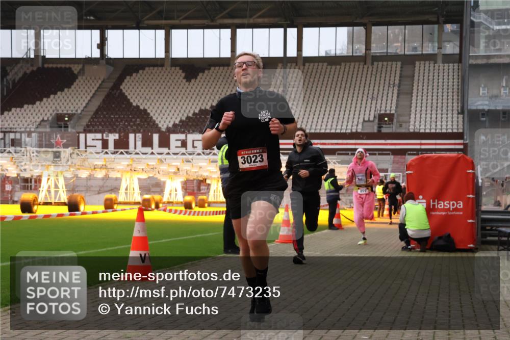 08.12.2024 - St. Pauli X-Mass-Run No. 14 Yannick Fuchs http://msf.ph/oto/7473235 08.12.2024 09:53:35 Ziel 183, 859, 1818, 2084, 2844, 3023 meine-sportfotos.de