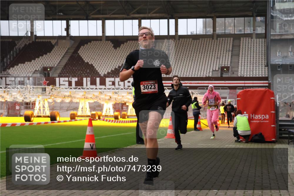 08.12.2024 - St. Pauli X-Mass-Run No. 14 Yannick Fuchs http://msf.ph/oto/7473239 08.12.2024 09:53:35 Ziel 183, 859, 1818, 2084, 2844, 3023 meine-sportfotos.de