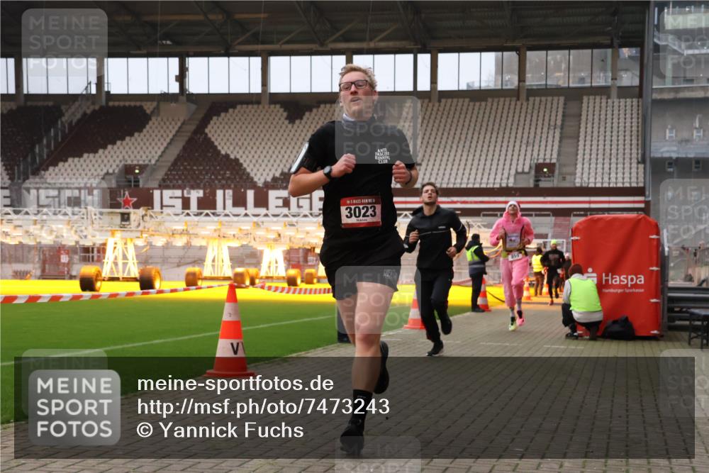 08.12.2024 - St. Pauli X-Mass-Run No. 14 Yannick Fuchs http://msf.ph/oto/7473243 08.12.2024 09:53:35 Ziel 183, 859, 1818, 2084, 2844, 3023 meine-sportfotos.de