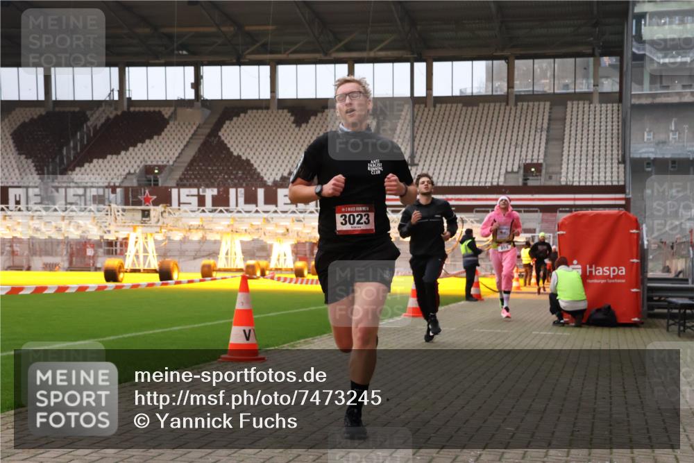 08.12.2024 - St. Pauli X-Mass-Run No. 14 Yannick Fuchs http://msf.ph/oto/7473245 08.12.2024 09:53:35 Ziel 183, 859, 1818, 2084, 2844, 3023 meine-sportfotos.de