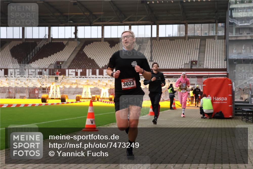 08.12.2024 - St. Pauli X-Mass-Run No. 14 Yannick Fuchs http://msf.ph/oto/7473249 08.12.2024 09:53:35 Ziel 183, 859, 1818, 2084, 2844, 3023 meine-sportfotos.de