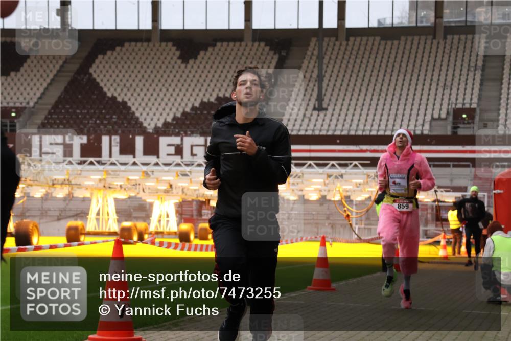 08.12.2024 - St. Pauli X-Mass-Run No. 14 Yannick Fuchs http://msf.ph/oto/7473255 08.12.2024 09:53:36 Ziel 183, 859, 1818, 2084, 2844, 3023 meine-sportfotos.de