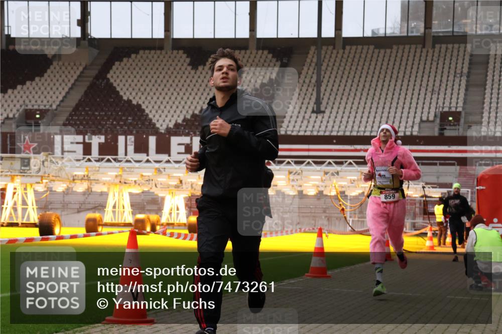 08.12.2024 - St. Pauli X-Mass-Run No. 14 Yannick Fuchs http://msf.ph/oto/7473261 08.12.2024 09:53:36 Ziel 183, 859, 1818, 2084, 2844, 3023 meine-sportfotos.de