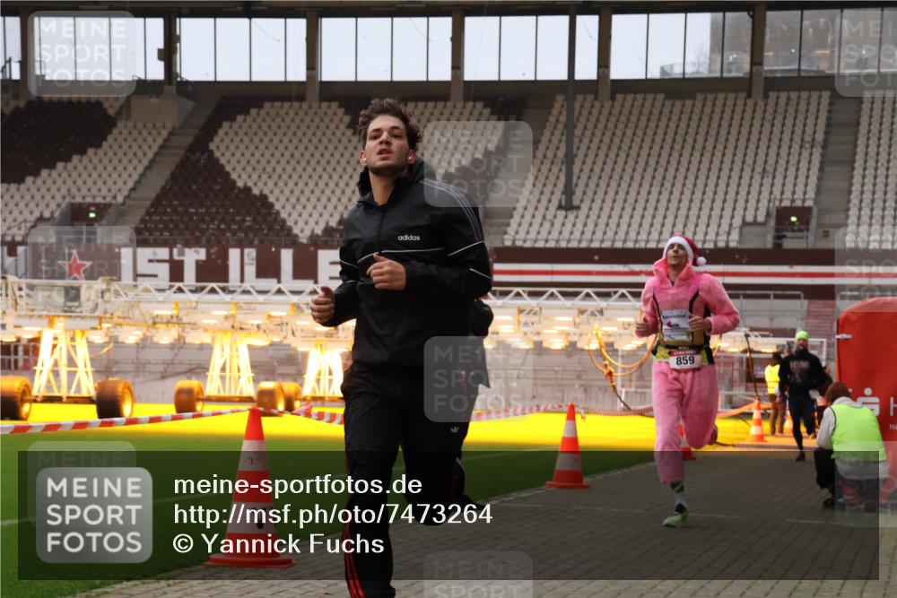 08.12.2024 - St. Pauli X-Mass-Run No. 14 Yannick Fuchs http://msf.ph/oto/7473264 08.12.2024 09:53:36 Ziel 183, 859, 1818, 2084, 2844, 3023 meine-sportfotos.de