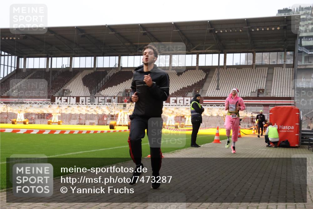 08.12.2024 - St. Pauli X-Mass-Run No. 14 Yannick Fuchs http://msf.ph/oto/7473287 08.12.2024 09:53:37 Ziel 183, 859, 1818, 2084, 2844, 3023 meine-sportfotos.de