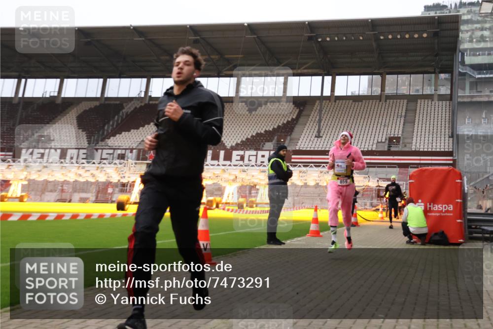 08.12.2024 - St. Pauli X-Mass-Run No. 14 Yannick Fuchs http://msf.ph/oto/7473291 08.12.2024 09:53:37 Ziel 183, 859, 1818, 2084, 2844, 3023 meine-sportfotos.de