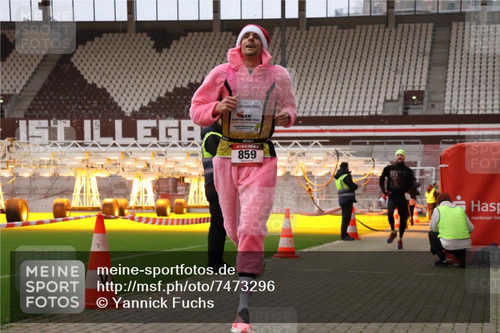08.12.2024 - St. Pauli X-Mass-Run No. 14 Yannick Fuchs http://msf.ph/oto/7473296 08.12.2024 09:53:38 Ziel 183, 859, 1818, 2084, 2844, 3023 meine-sportfotos.de