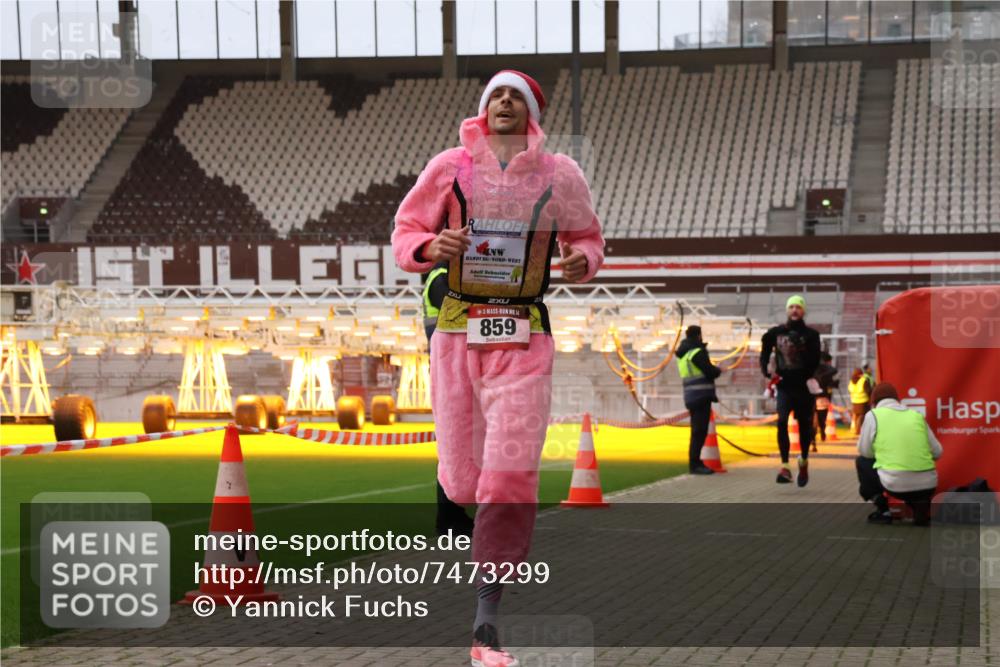 08.12.2024 - St. Pauli X-Mass-Run No. 14 Yannick Fuchs http://msf.ph/oto/7473299 08.12.2024 09:53:38 Ziel 183, 859, 1818, 2084, 2844, 3023 meine-sportfotos.de