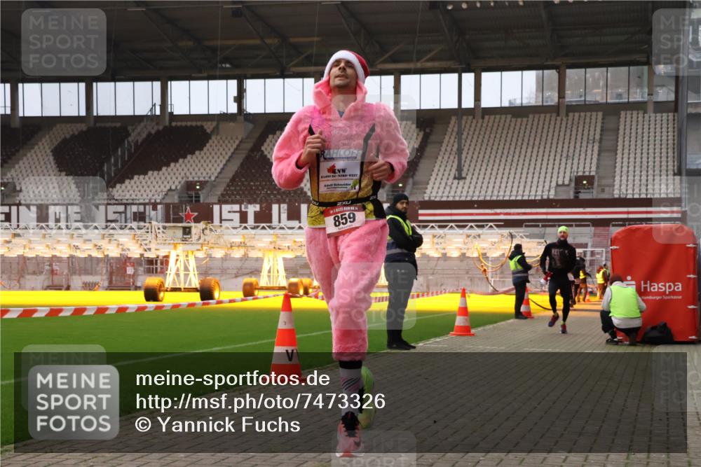 08.12.2024 - St. Pauli X-Mass-Run No. 14 Yannick Fuchs http://msf.ph/oto/7473326 08.12.2024 09:53:39 Ziel 183, 859, 1818, 2084, 2844, 3023 meine-sportfotos.de