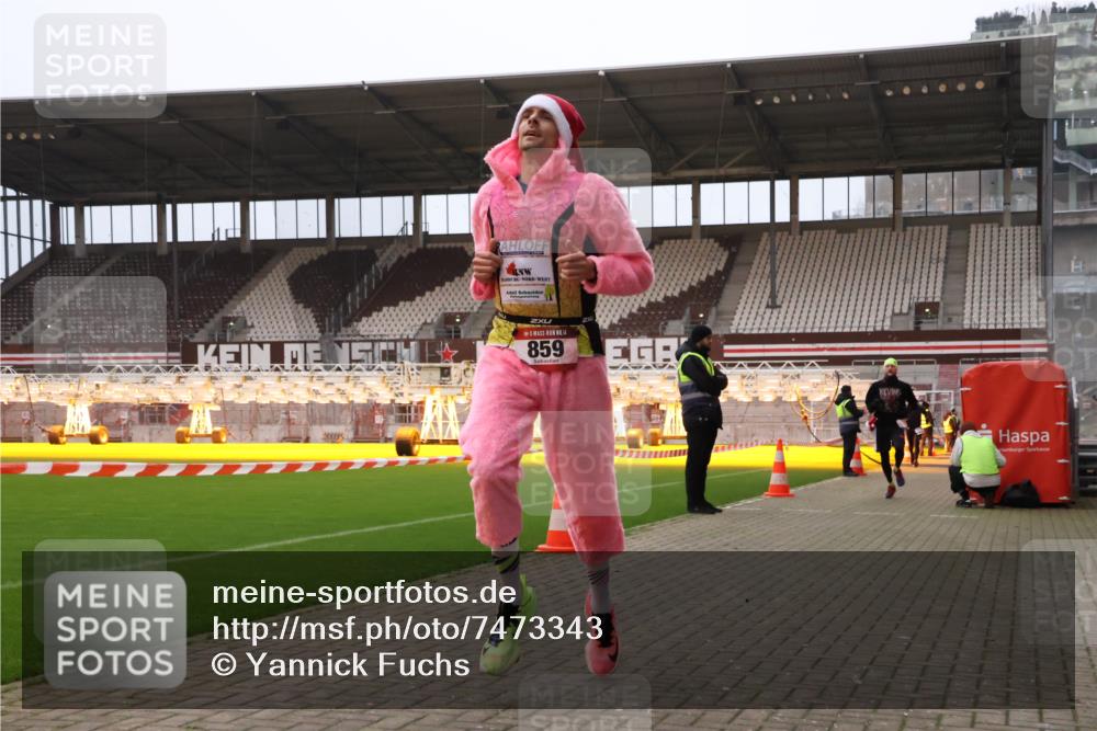 08.12.2024 - St. Pauli X-Mass-Run No. 14 Yannick Fuchs http://msf.ph/oto/7473343 08.12.2024 09:53:39 Ziel 183, 859, 1818, 2084, 2844, 3023 meine-sportfotos.de