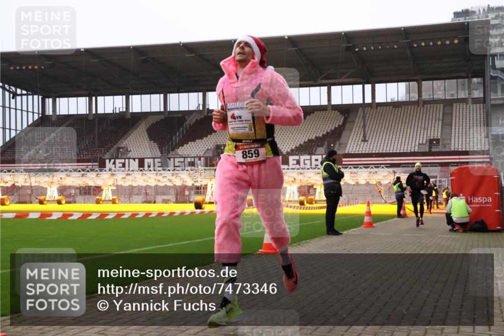 08.12.2024 - St. Pauli X-Mass-Run No. 14 Yannick Fuchs http://msf.ph/oto/7473346 08.12.2024 09:53:39 Ziel 183, 859, 1818, 2084, 2844, 3023 meine-sportfotos.de