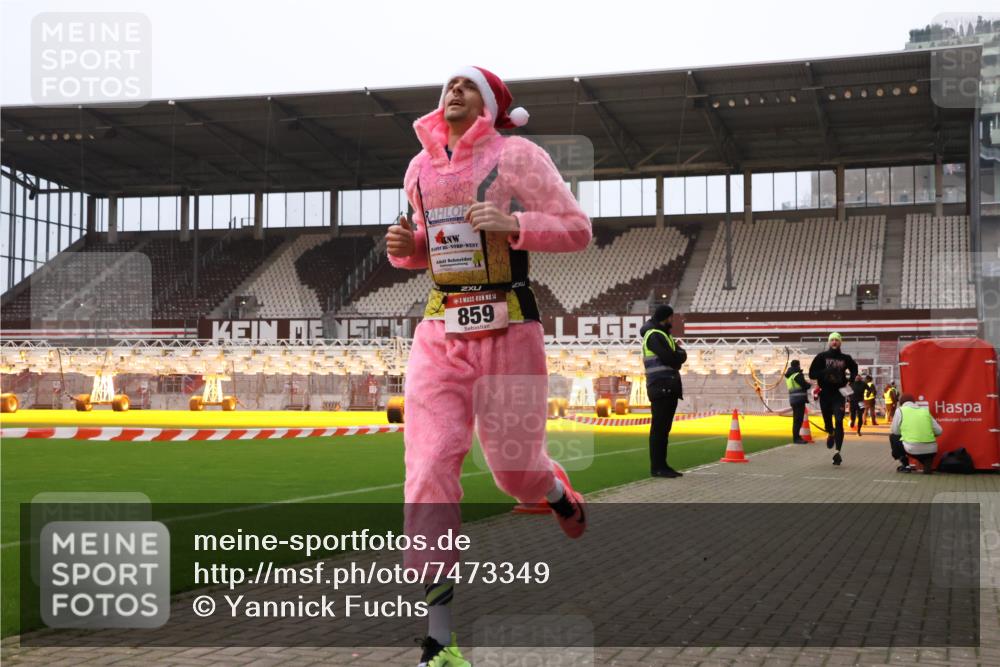 08.12.2024 - St. Pauli X-Mass-Run No. 14 Yannick Fuchs http://msf.ph/oto/7473349 08.12.2024 09:53:39 Ziel 183, 859, 1818, 2084, 2844, 3023 meine-sportfotos.de