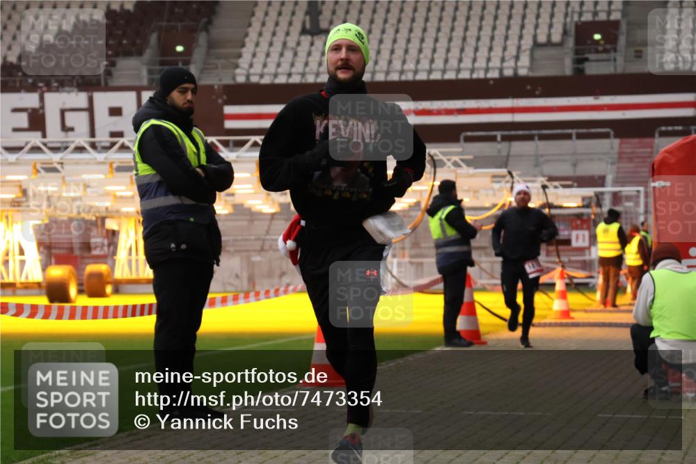 08.12.2024 - St. Pauli X-Mass-Run No. 14 Yannick Fuchs http://msf.ph/oto/7473354 08.12.2024 09:53:41 Ziel 859, 1818, 2844, 3023 meine-sportfotos.de