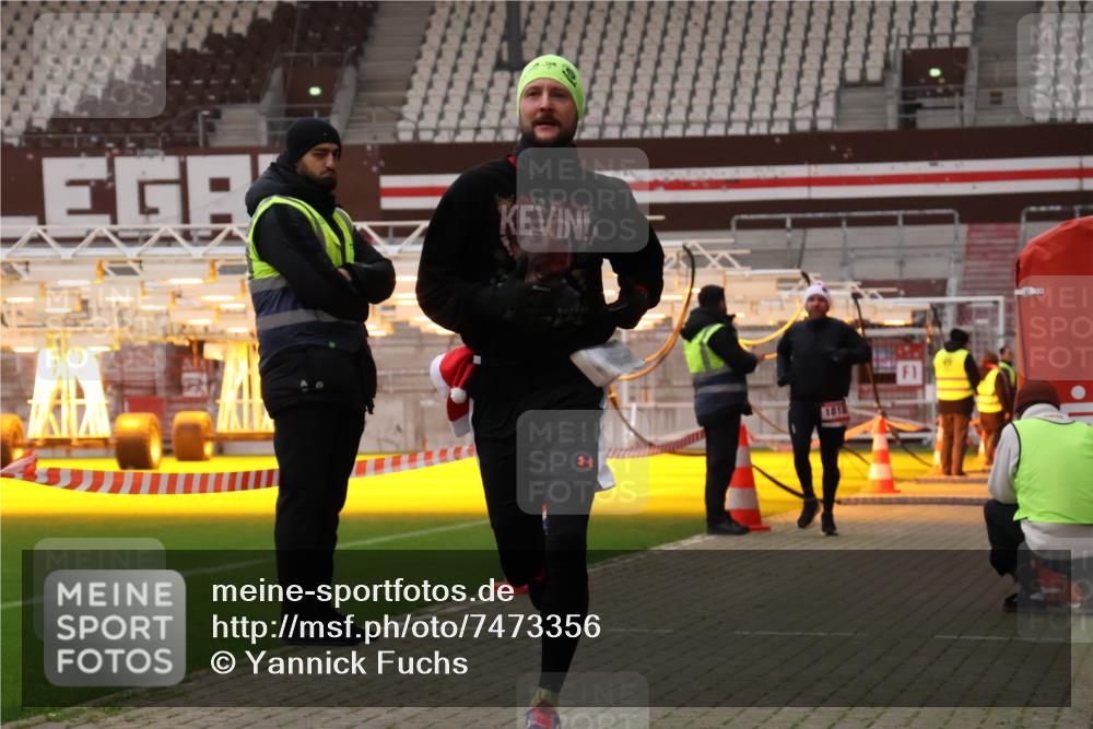 08.12.2024 - St. Pauli X-Mass-Run No. 14 Yannick Fuchs http://msf.ph/oto/7473356 08.12.2024 09:53:41 Ziel 859, 1818, 2844, 3023 meine-sportfotos.de